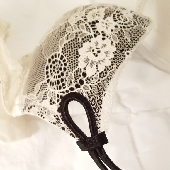 Victoria's Secret Bombshell Multi Wear Lacey Bra - Picture 7 of 7